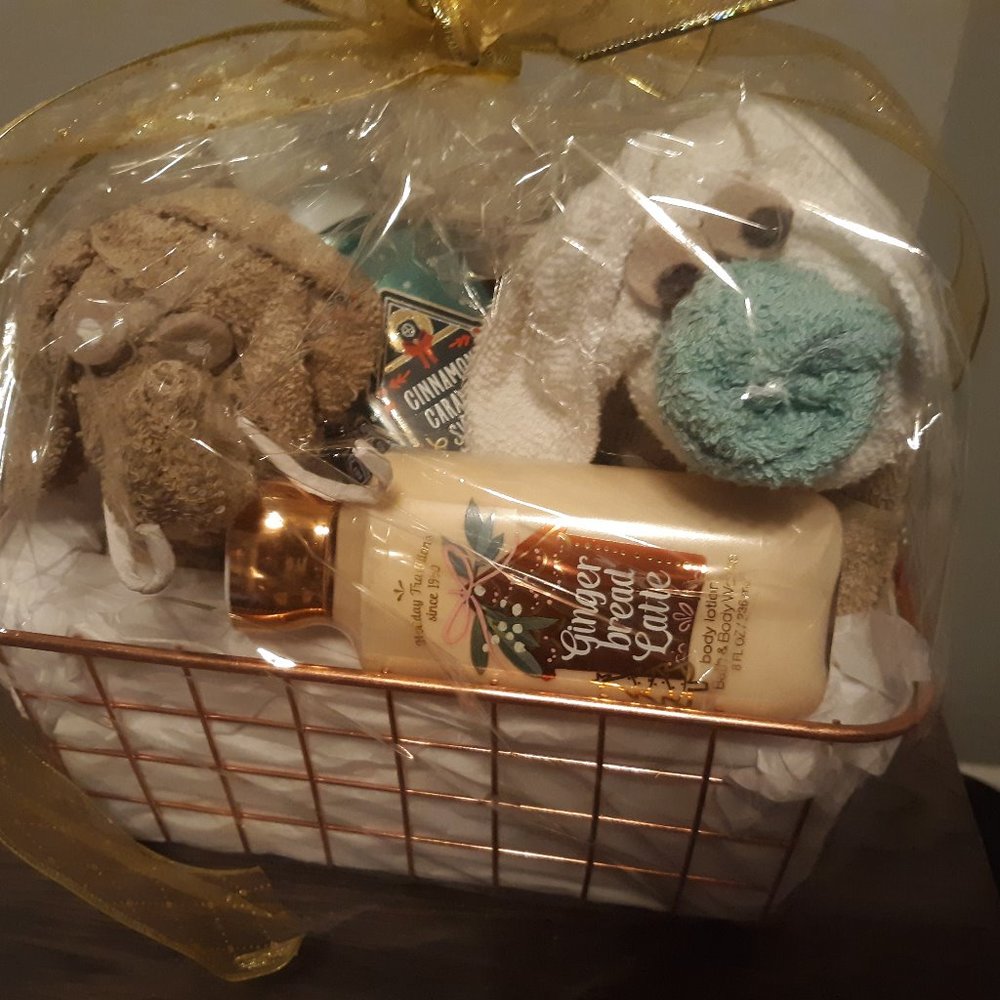 MULTI ANIMALS GIFT BASKET